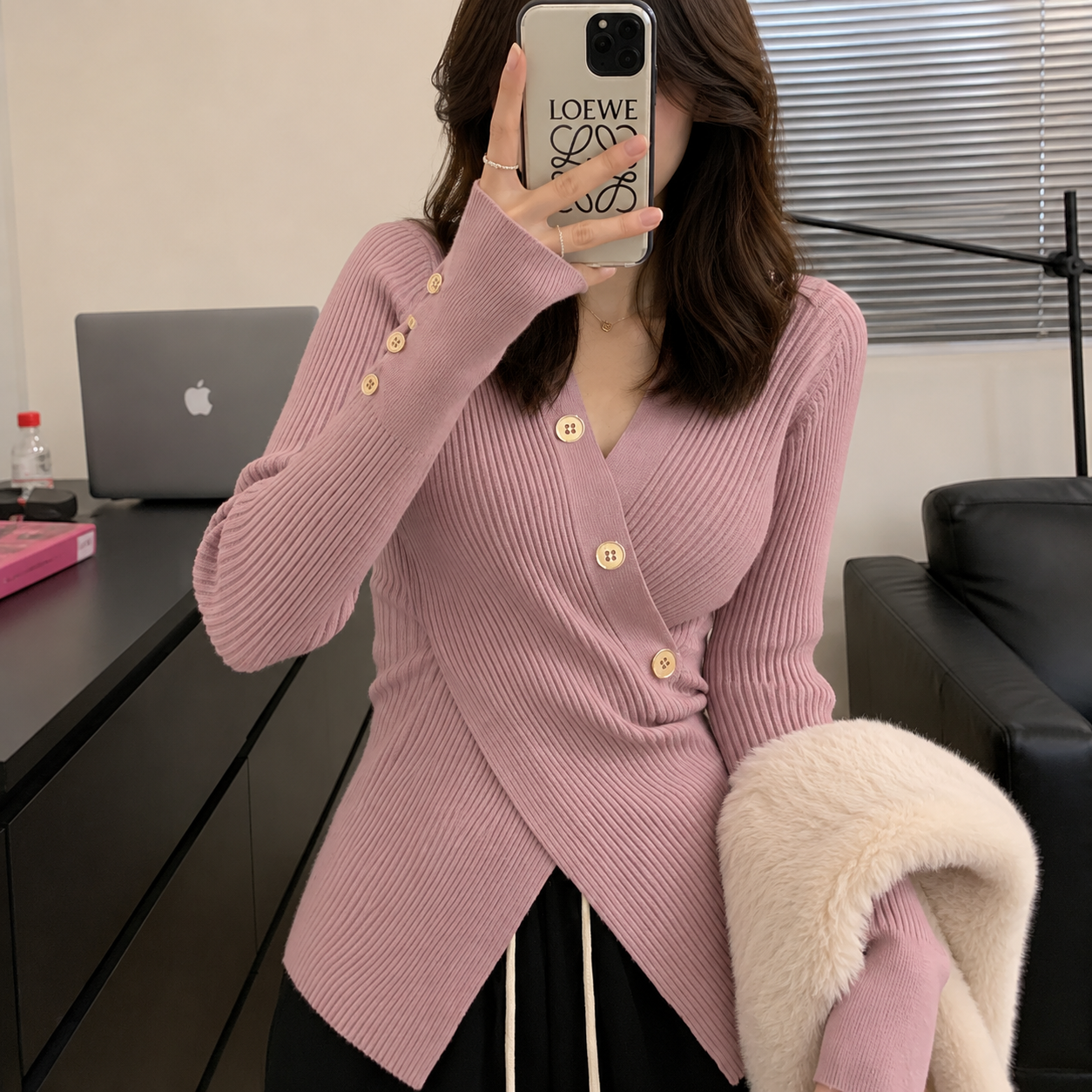 Cardigan con maniche ondulate e chiusura girevole