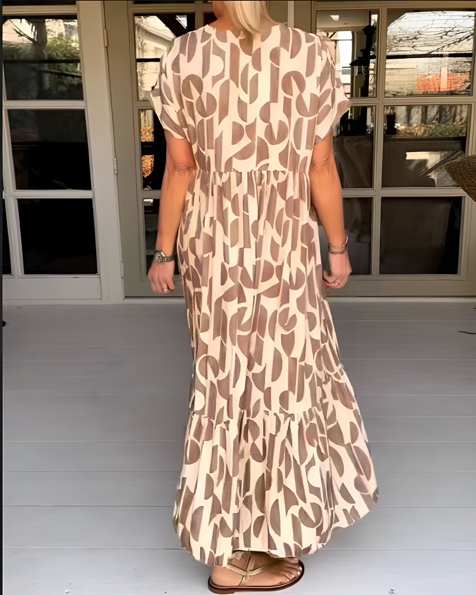 Colette | Flowing Dress with V-Neck - Threadford