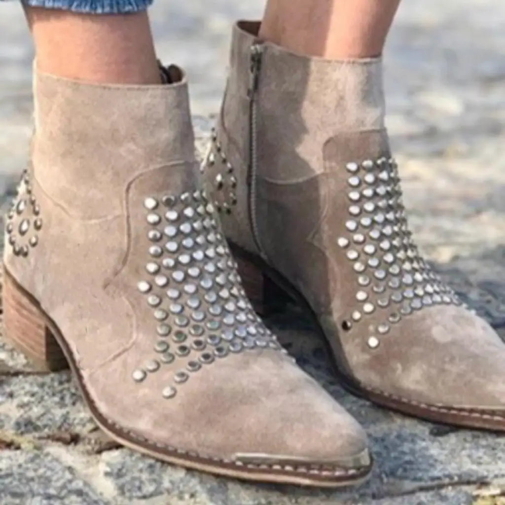 Chunky boots with pointed, structured toe in studded suede - Threadford