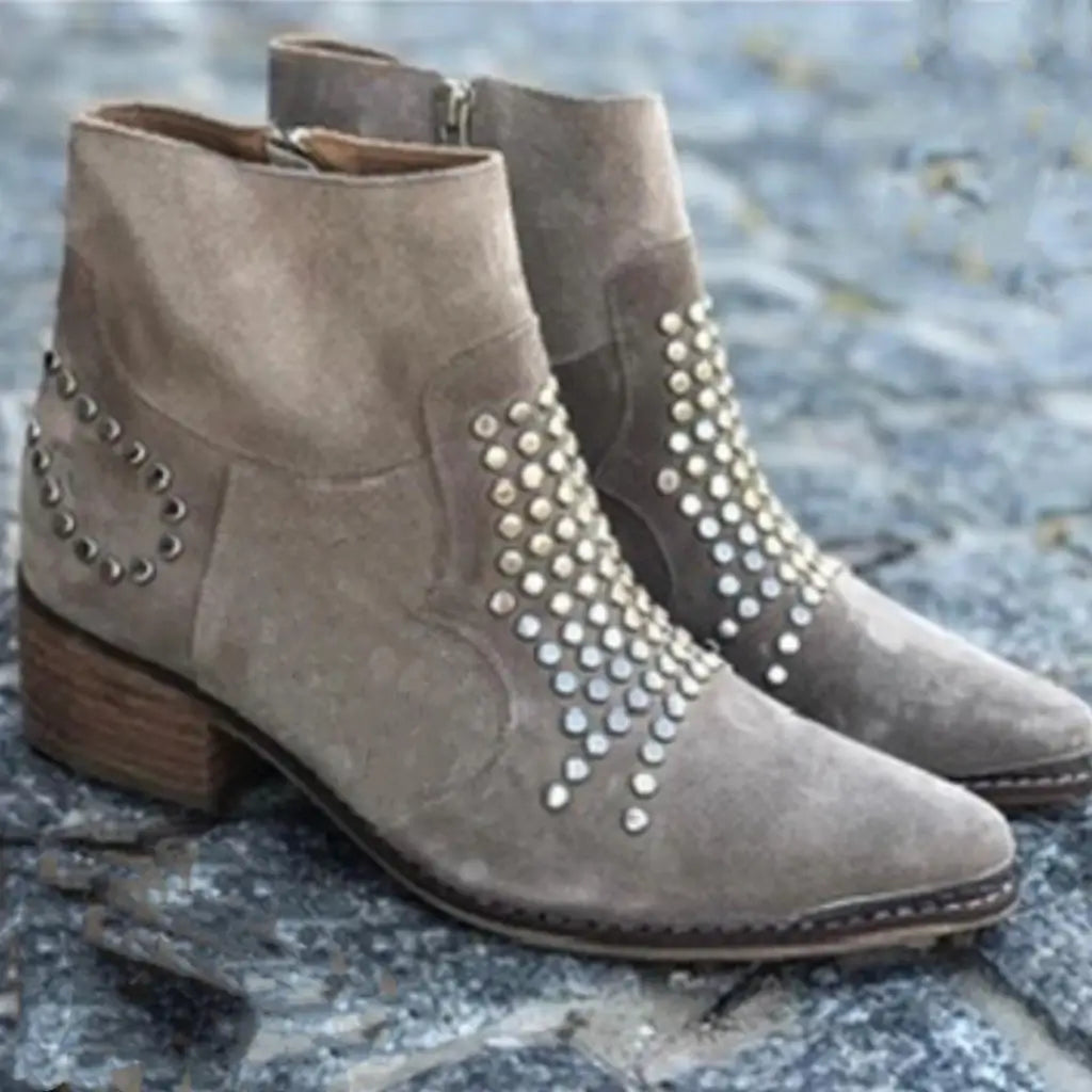 Chunky boots with pointed, structured toe in studded suede - Threadford