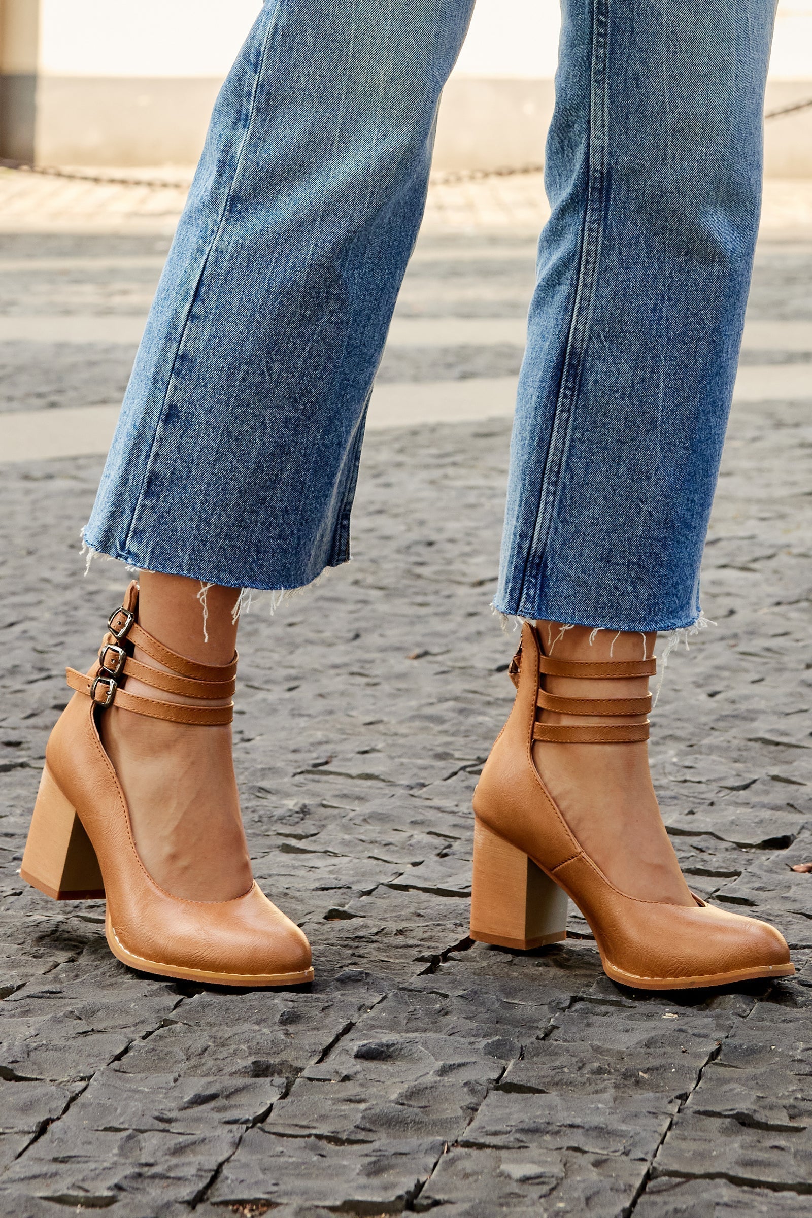Caa™ | Elegant smooth sandals with ankle strap and chunky heel for a sophisticated look - Threadford