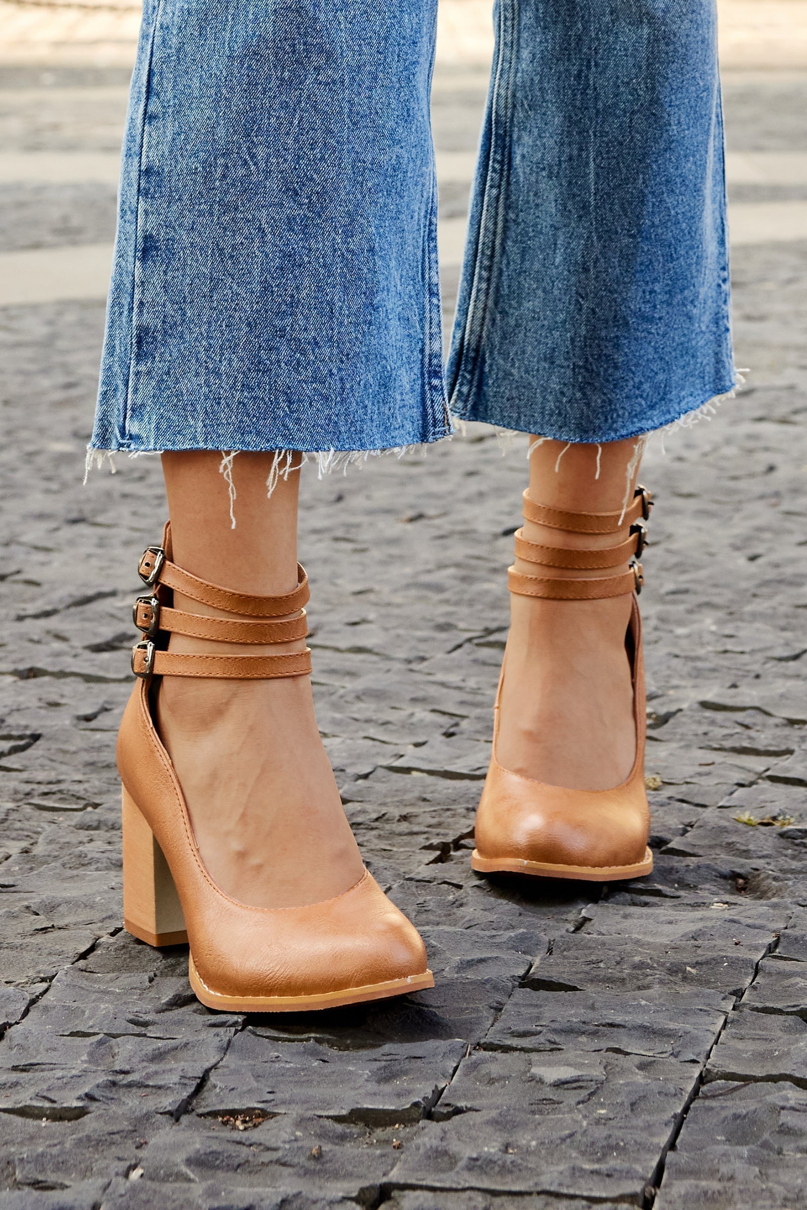 Caa™ | Elegant smooth sandals with ankle strap and chunky heel for a sophisticated look - Threadford