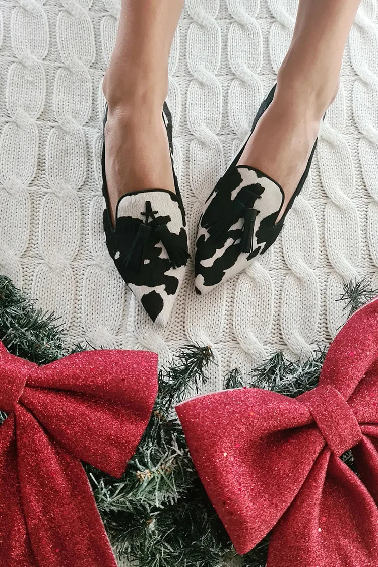 VALERIA | Elegant loafers with a pointed toe and decorative tassel details - Threadford