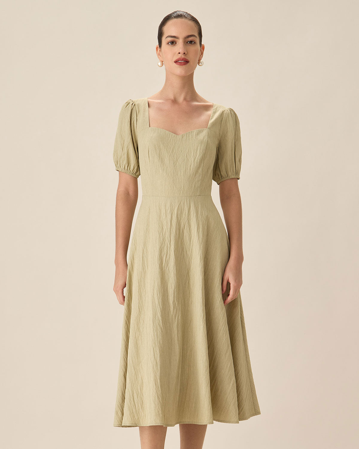 Green Sweetheart Neck Shirred Midi Dress - Threadford