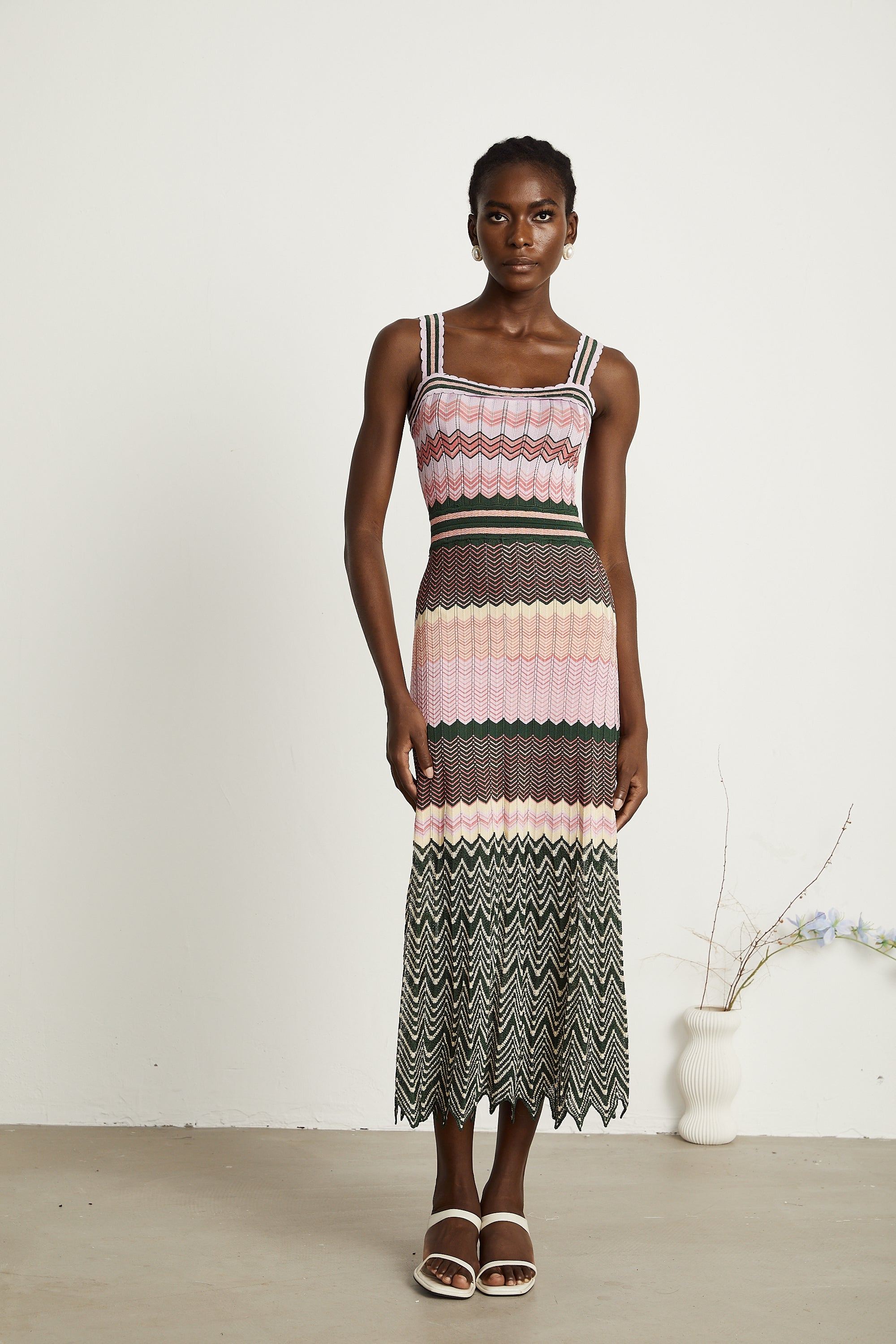 Daphné contrast-color knitted midi dress - Threadford