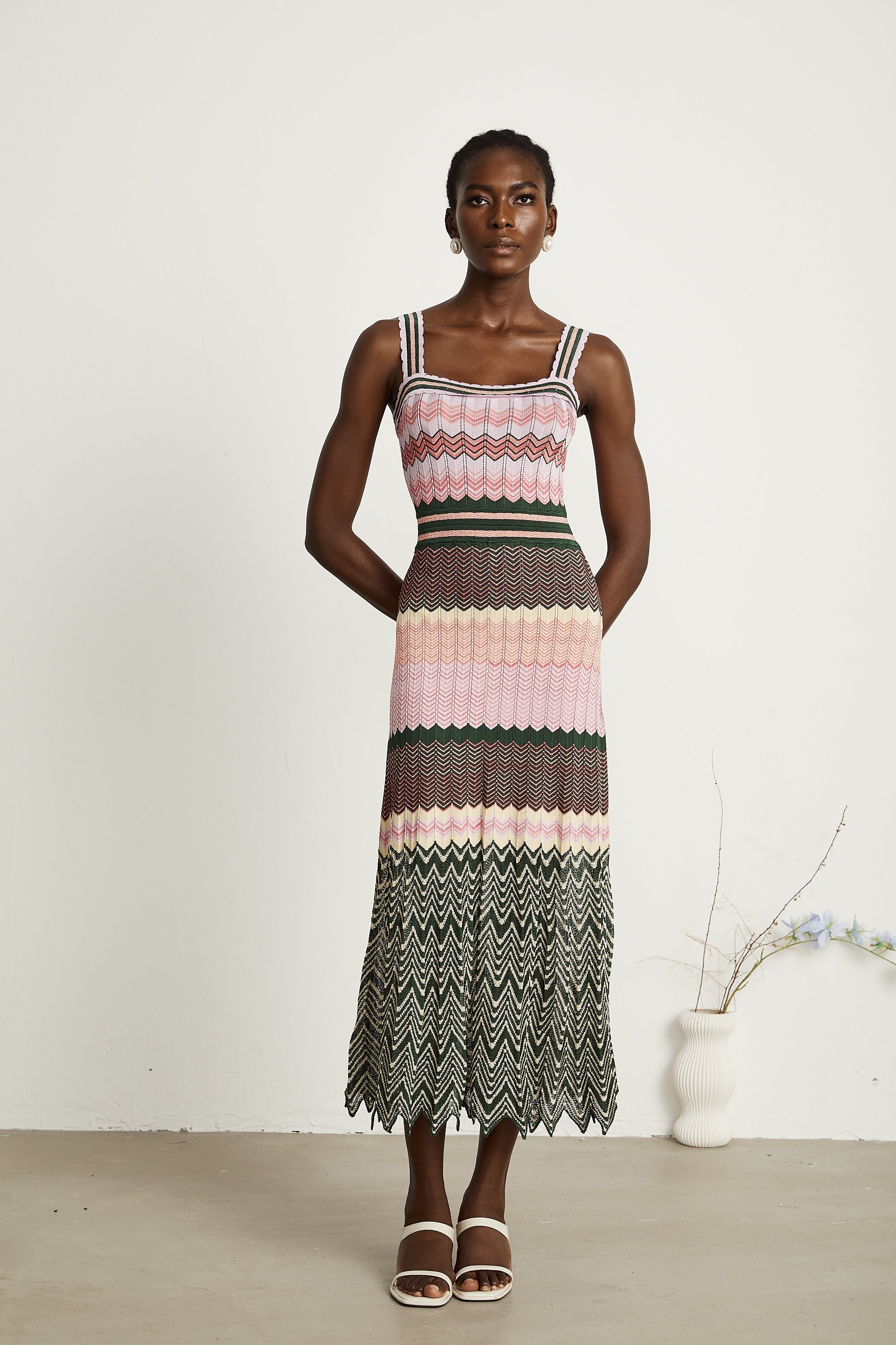 Daphné contrast-color knitted midi dress - Threadford