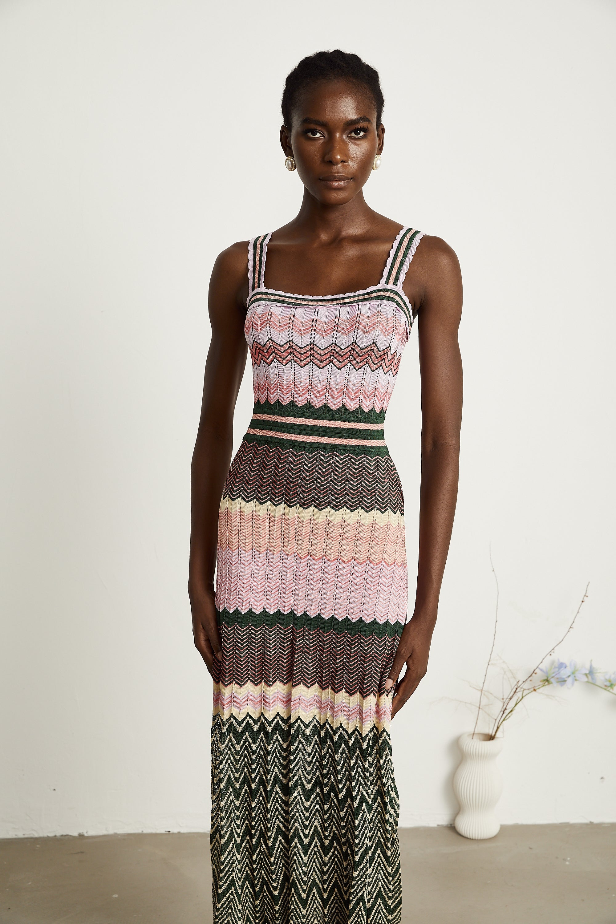 Daphné contrast-color knitted midi dress - Threadford