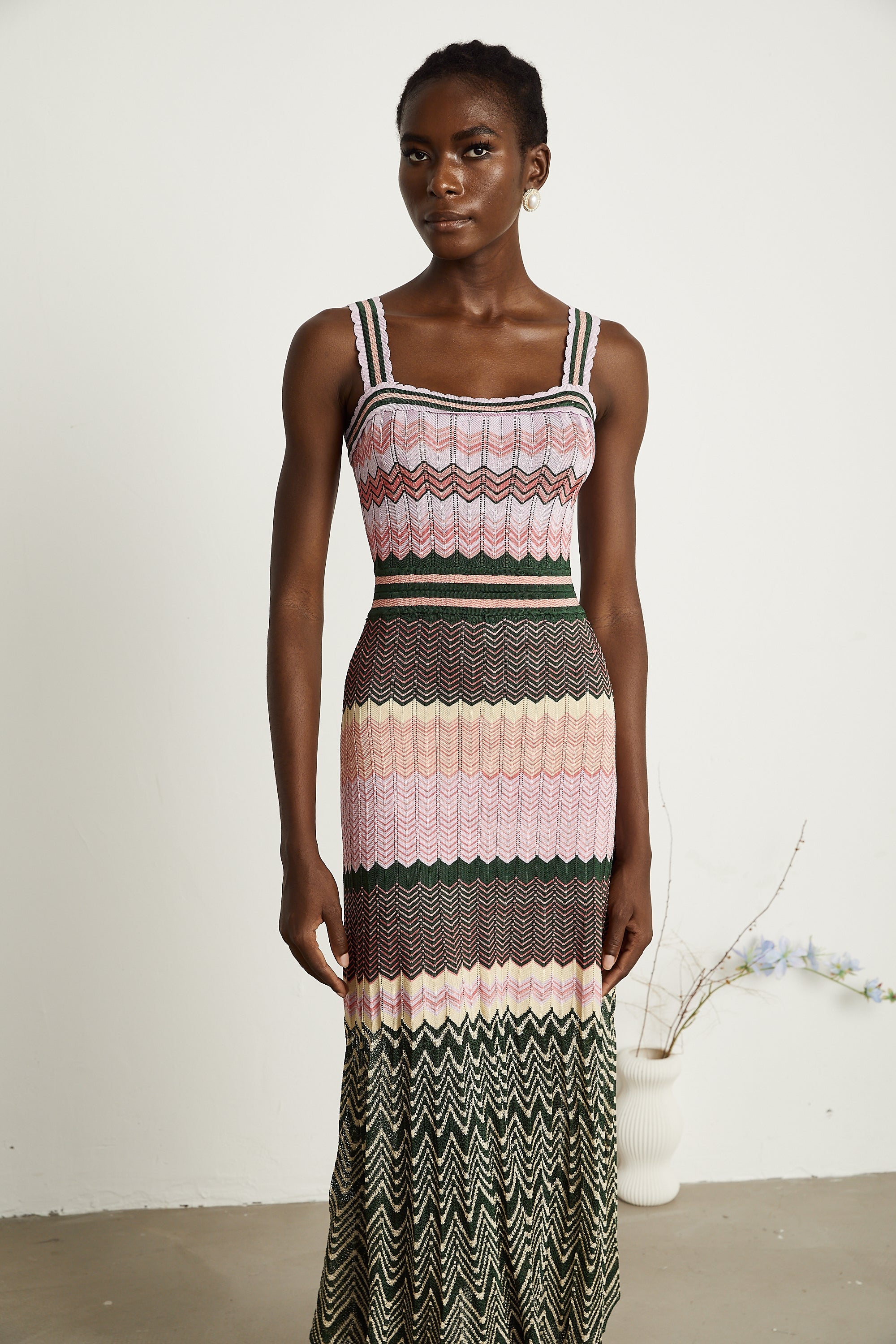 Daphné contrast-color knitted midi dress - Threadford