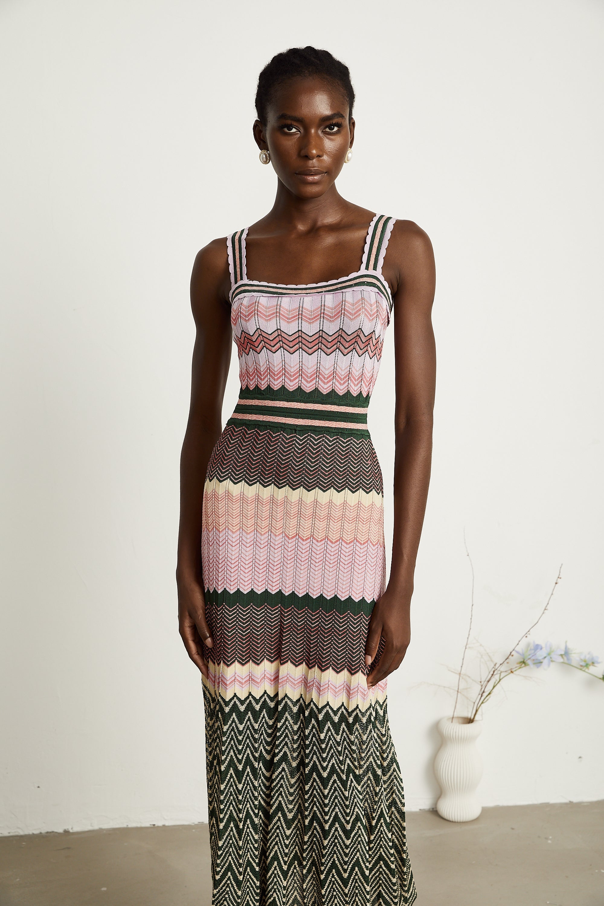 Daphné contrast-color knitted midi dress - Threadford