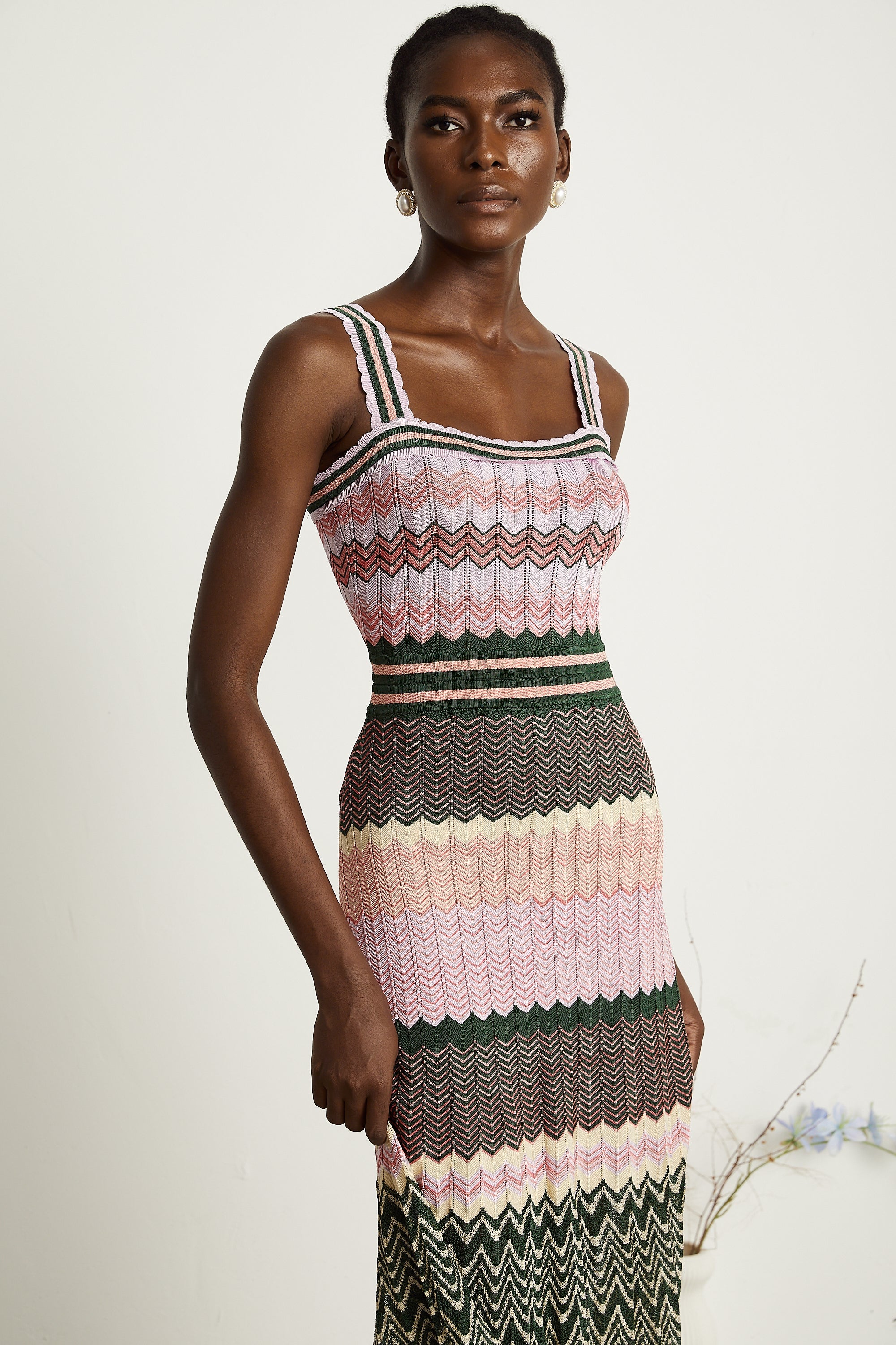 Daphné contrast-color knitted midi dress - Threadford