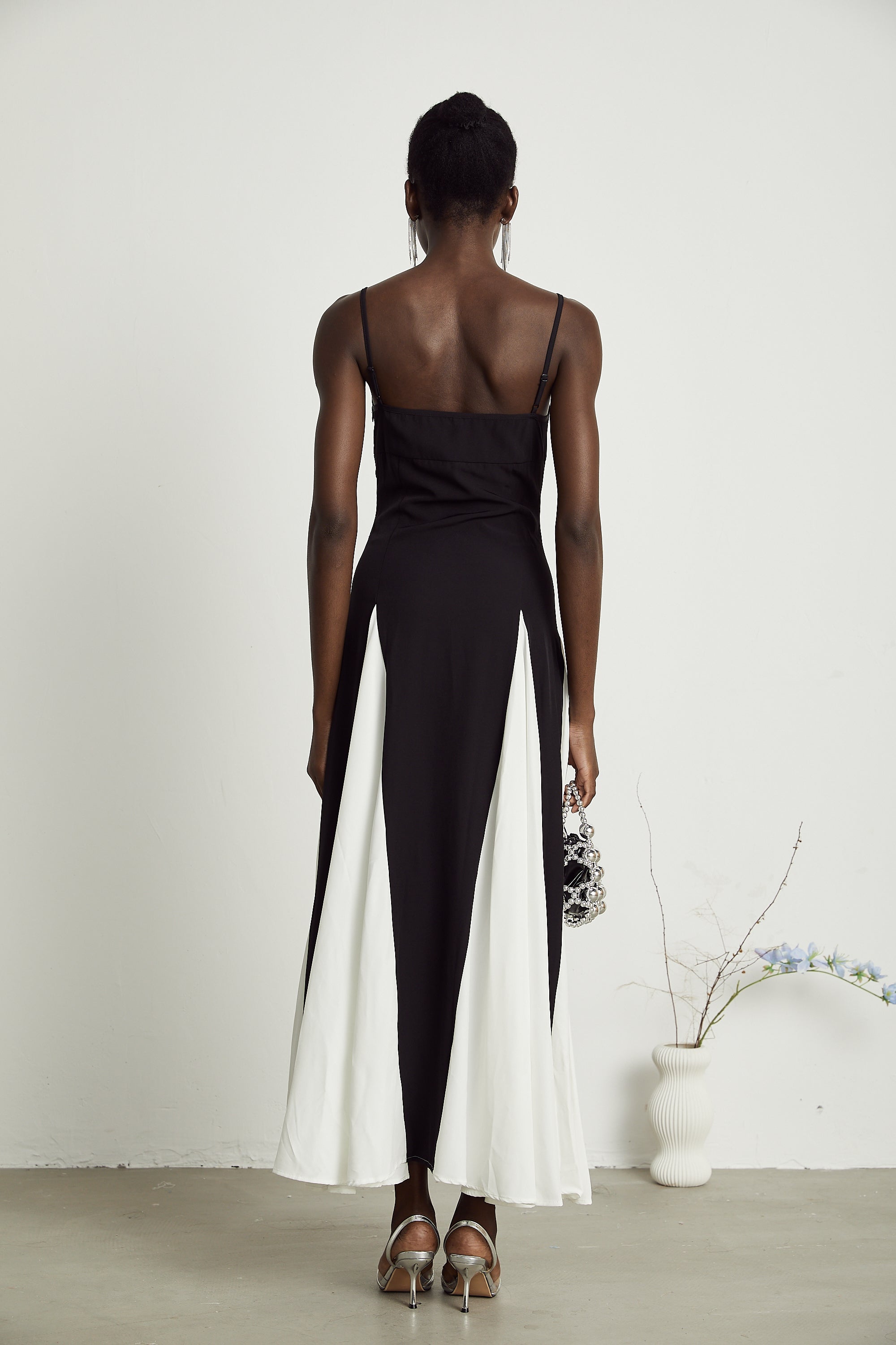 Sofie contrast-color pleated maxi dress - Threadford