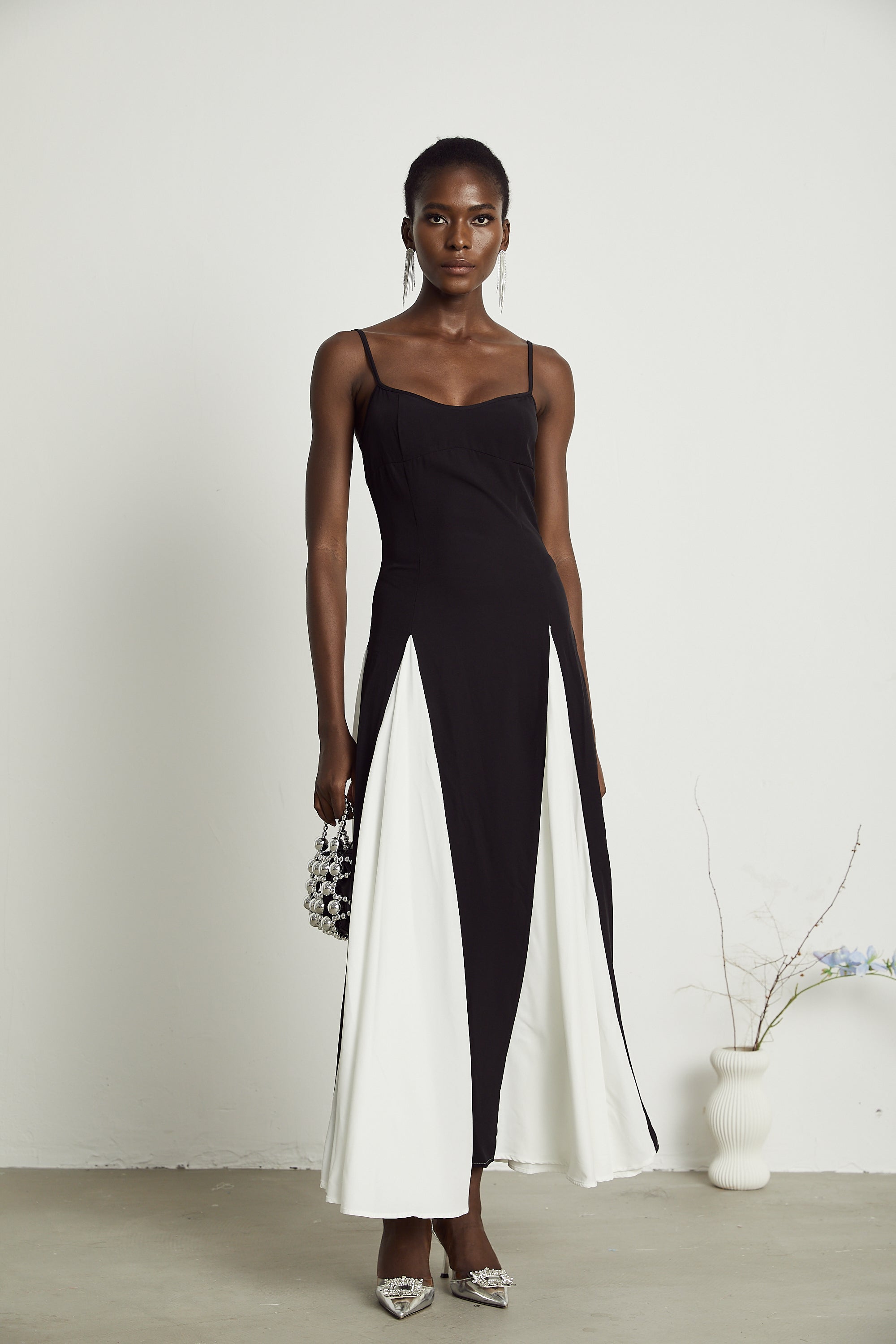 Sofie contrast-color pleated maxi dress - Threadford
