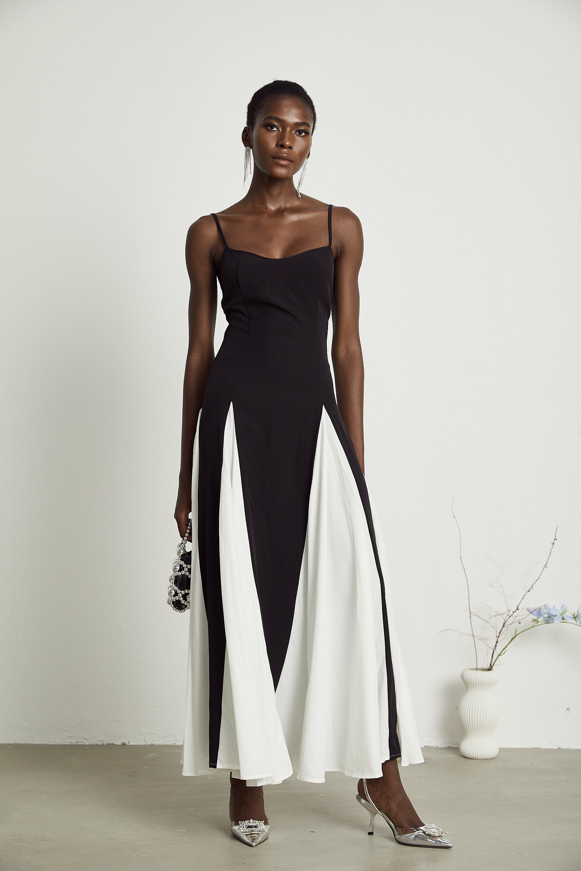 Sofie contrast-color pleated maxi dress - Threadford