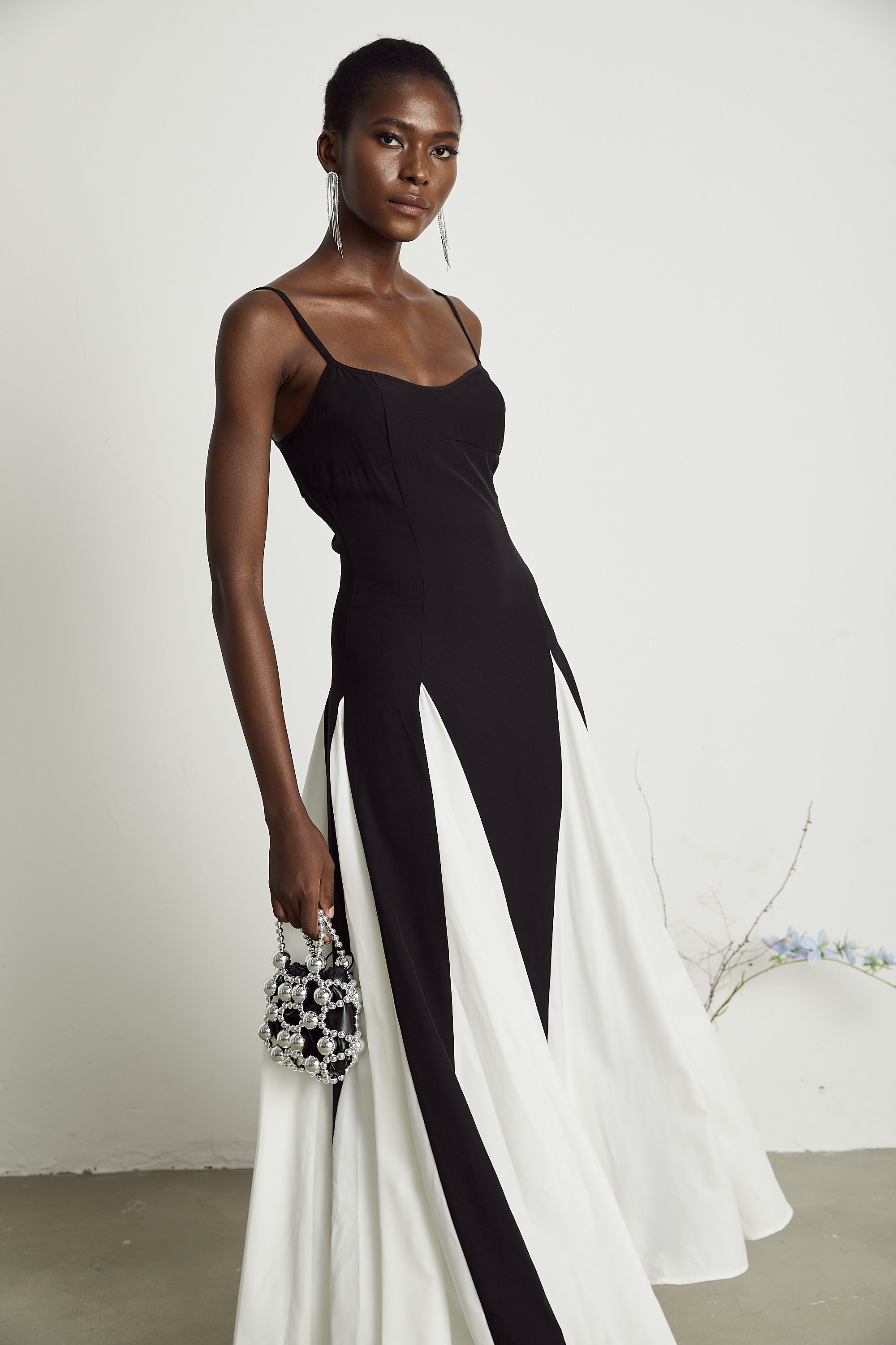 Sofie contrast-color pleated maxi dress - Threadford