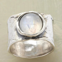 Anello in argento con pietra di luna