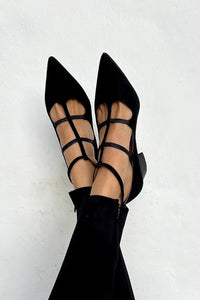 Scarpe nere con tacco a spillo e punta spessa con più cinturini incrociati 