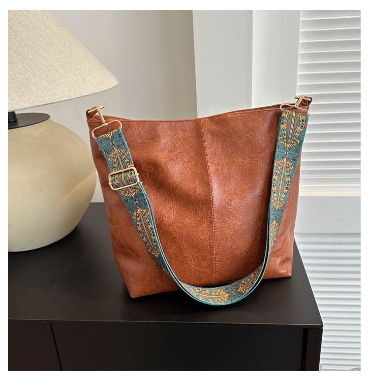 Modern and Functional Shoulder Bag for Women - Threadford