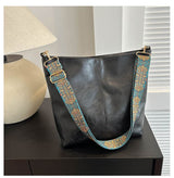 Modern and Functional Shoulder Bag for Women - Threadford