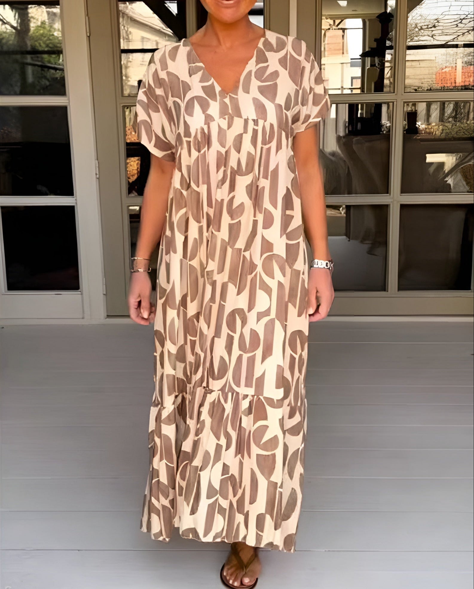 Colette | Flowing Dress with V-Neck - Threadford