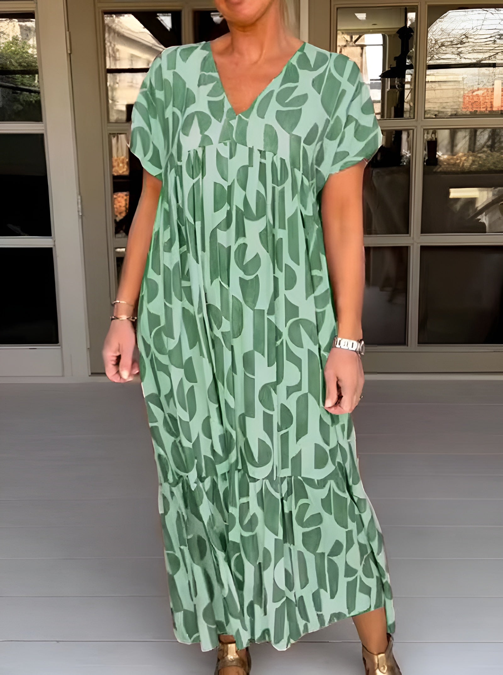 Colette | Flowing Dress with V-Neck - Threadford