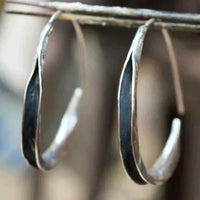 Orecchini a cerchio circolari 