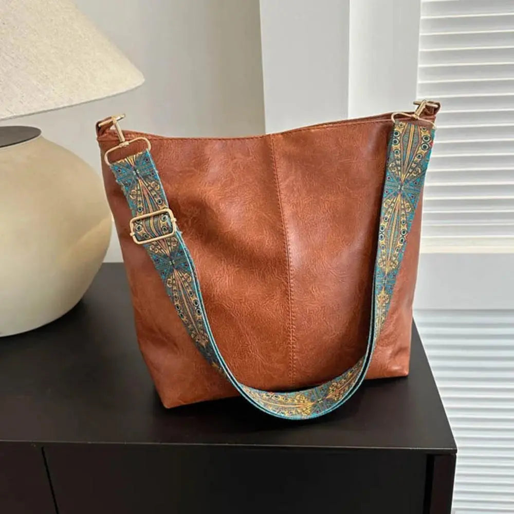MONIKA'S BAGS - Shoulder Bag with Decor - My Favourite - Threadford