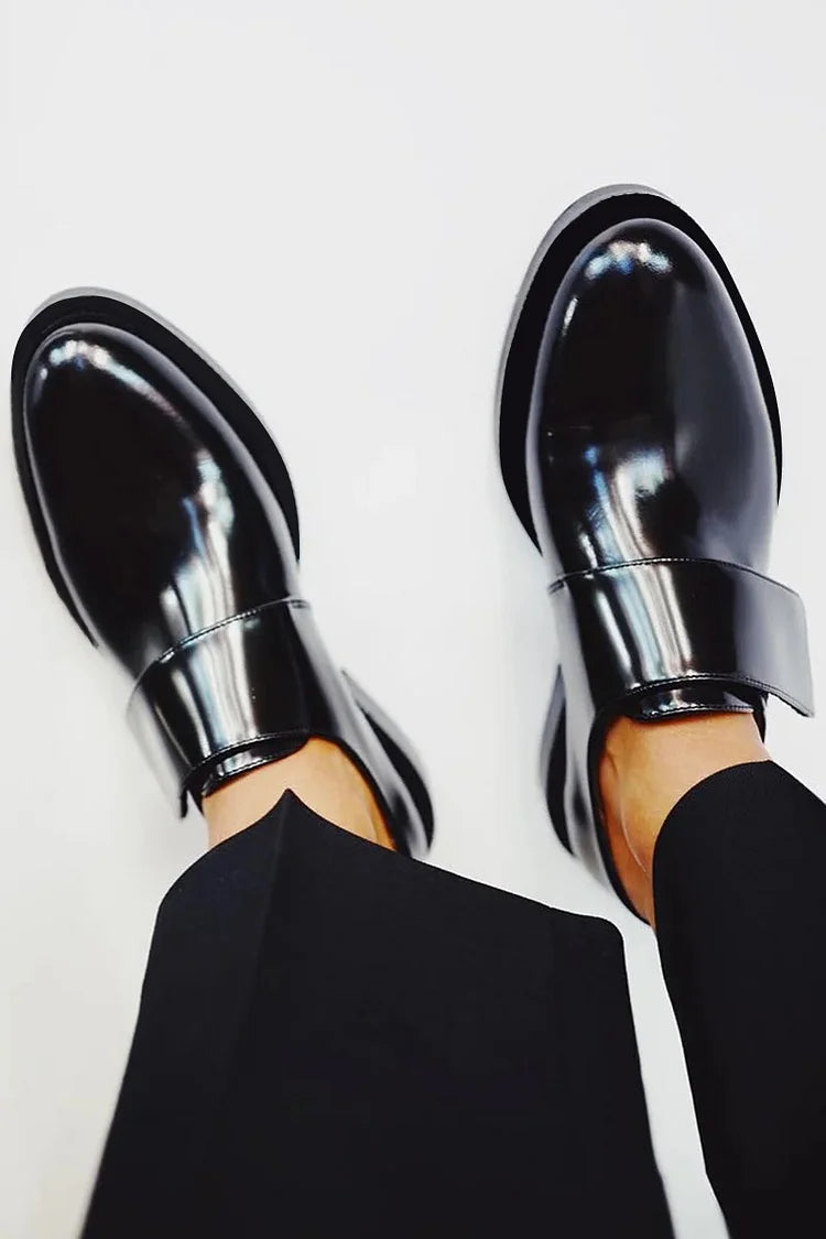 IRIS | Elegant shiny loafers with a strap for an impeccable style - Threadford