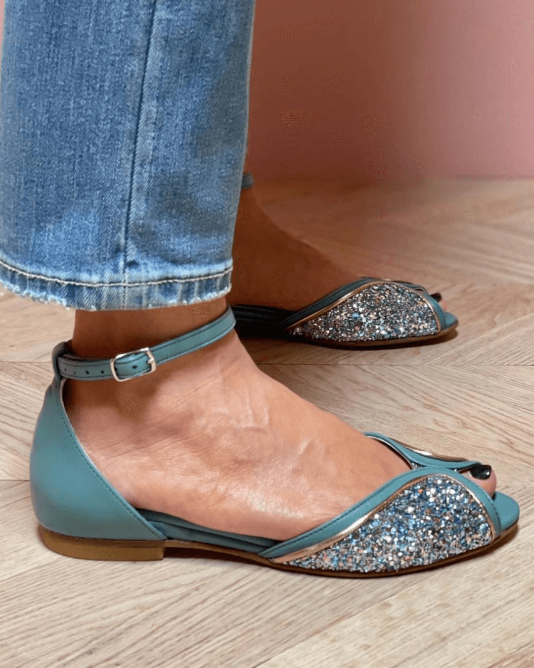 BRIGITTA | Elegant Low Glitter Sandals Perfect for Any Occasion - Threadford