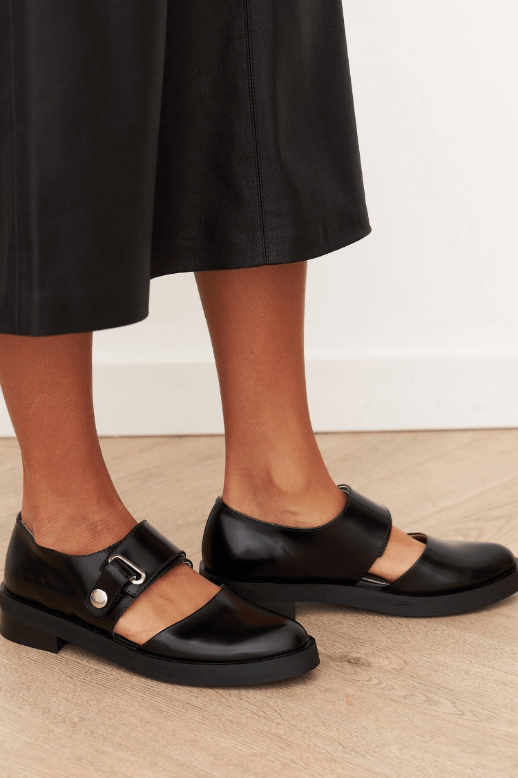 GIADA Mary Jane with adjustable strap and buckle for an elegant and comfortable style - Threadford
