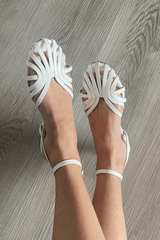 SOLE | Elegant flat woven sandals for a sophisticated look - Threadford