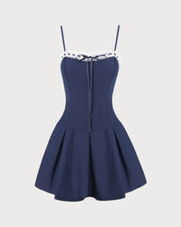 Mini abito blu navy con scollo quadrato e plissettature