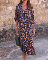Nathalie | Dress with V-Neck in Retro Print - Threadford