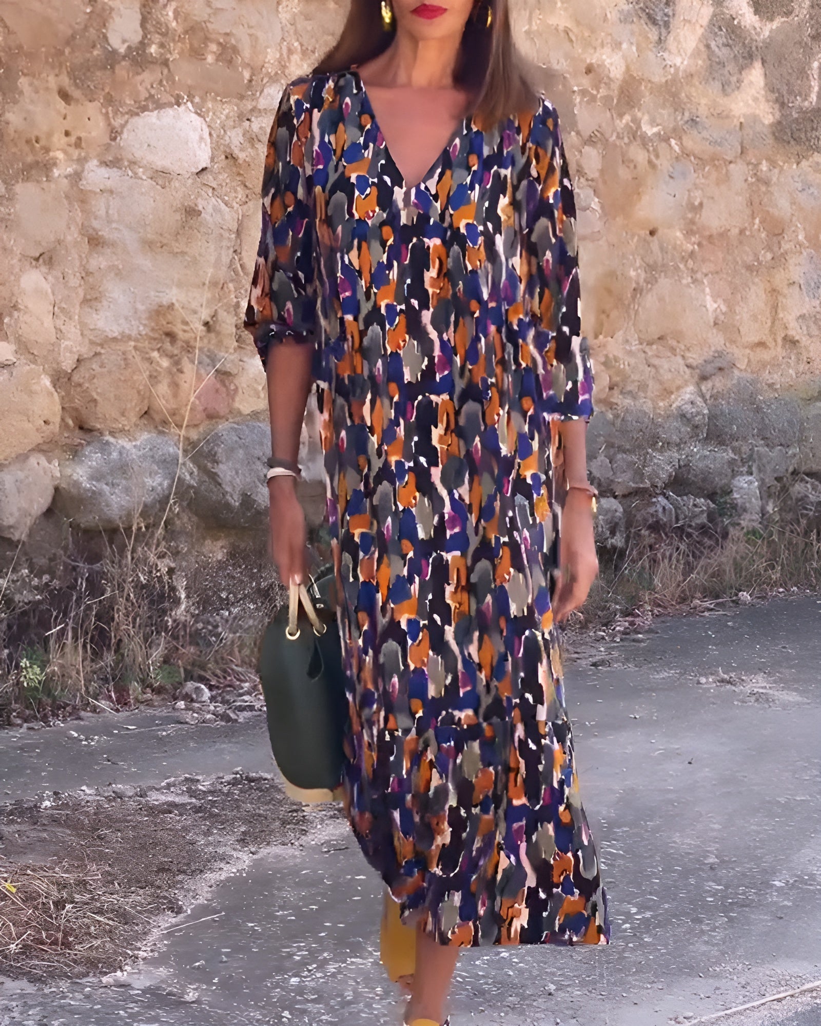 Nathalie | Dress with V-Neck in Retro Print - Threadford