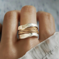 Anello filettato in argento e oro 