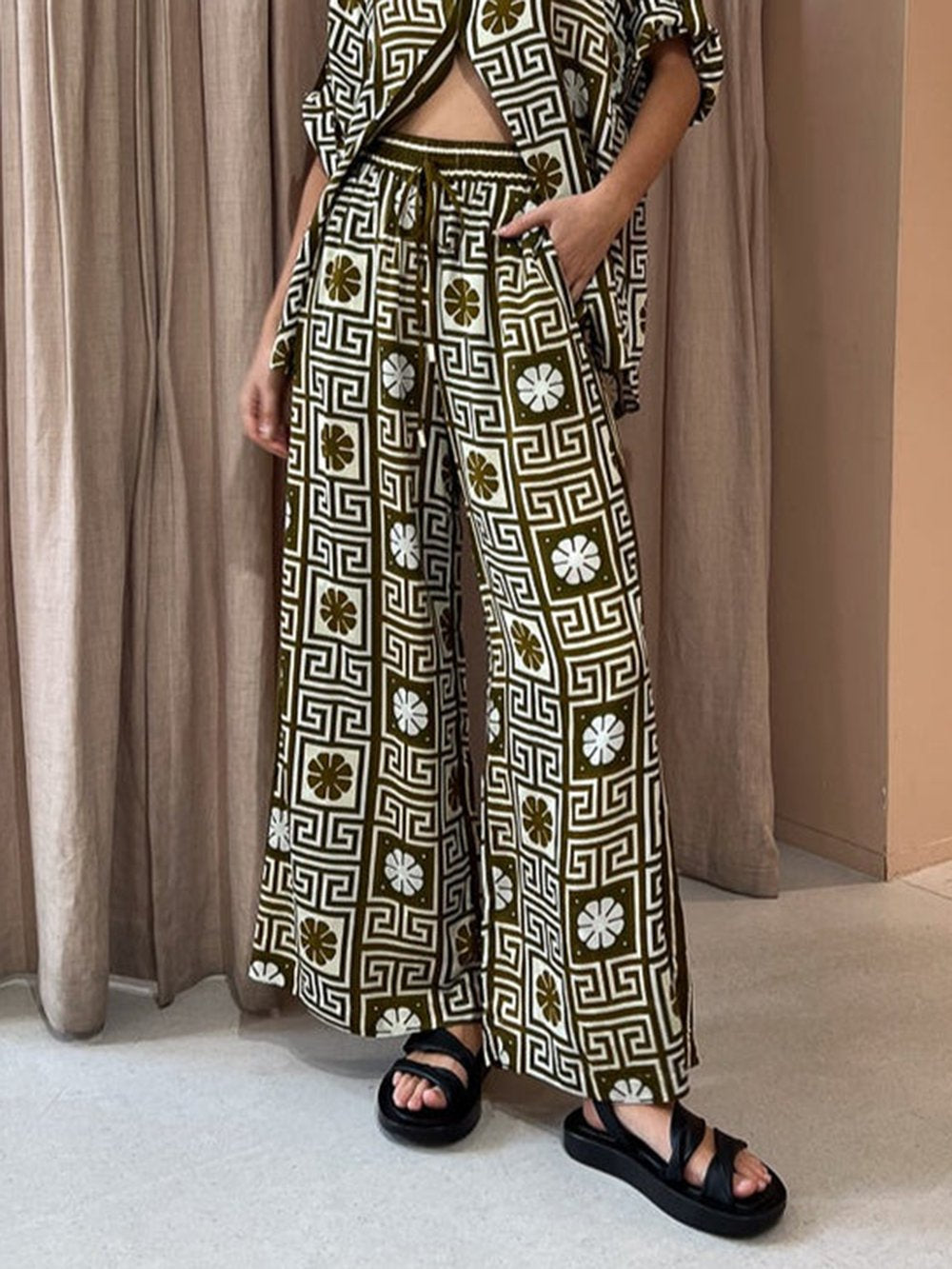 Unique Pattern Print Elastic Waist Pocket Wide Leg Pants - Threadford