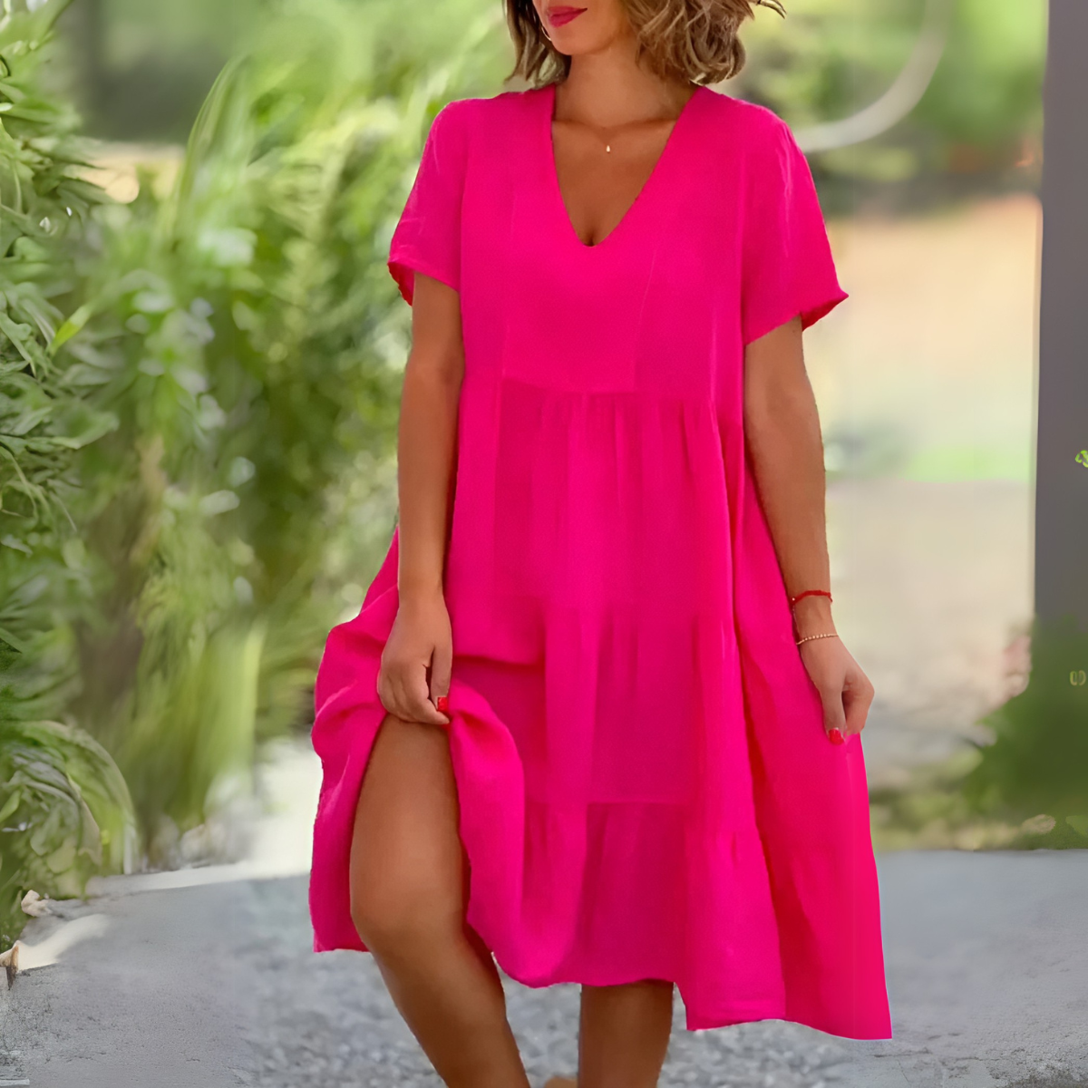 Luce | Flowing Dress with V-Neck - Threadford