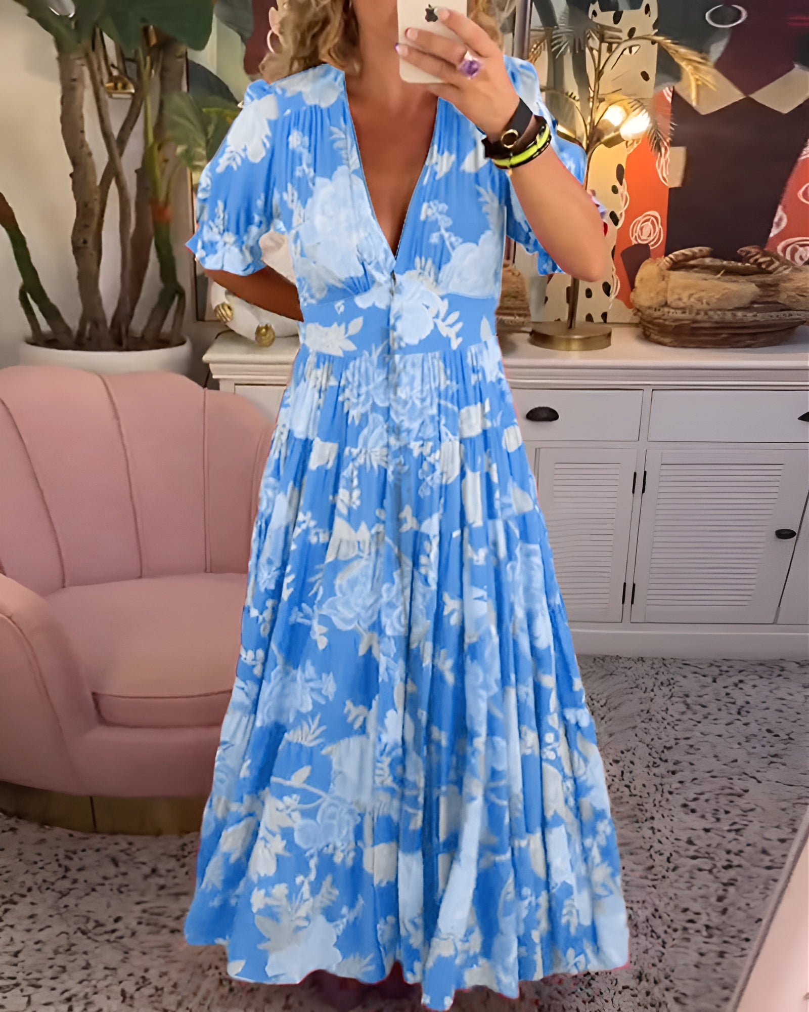 Carine | Dress with V-Neck and Floral Pattern - Threadford